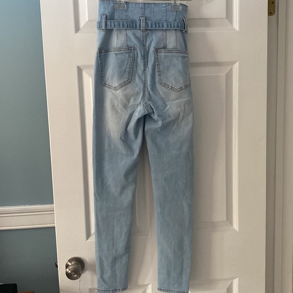 Hi rise belted light denim jeans - Picture 6 of 6